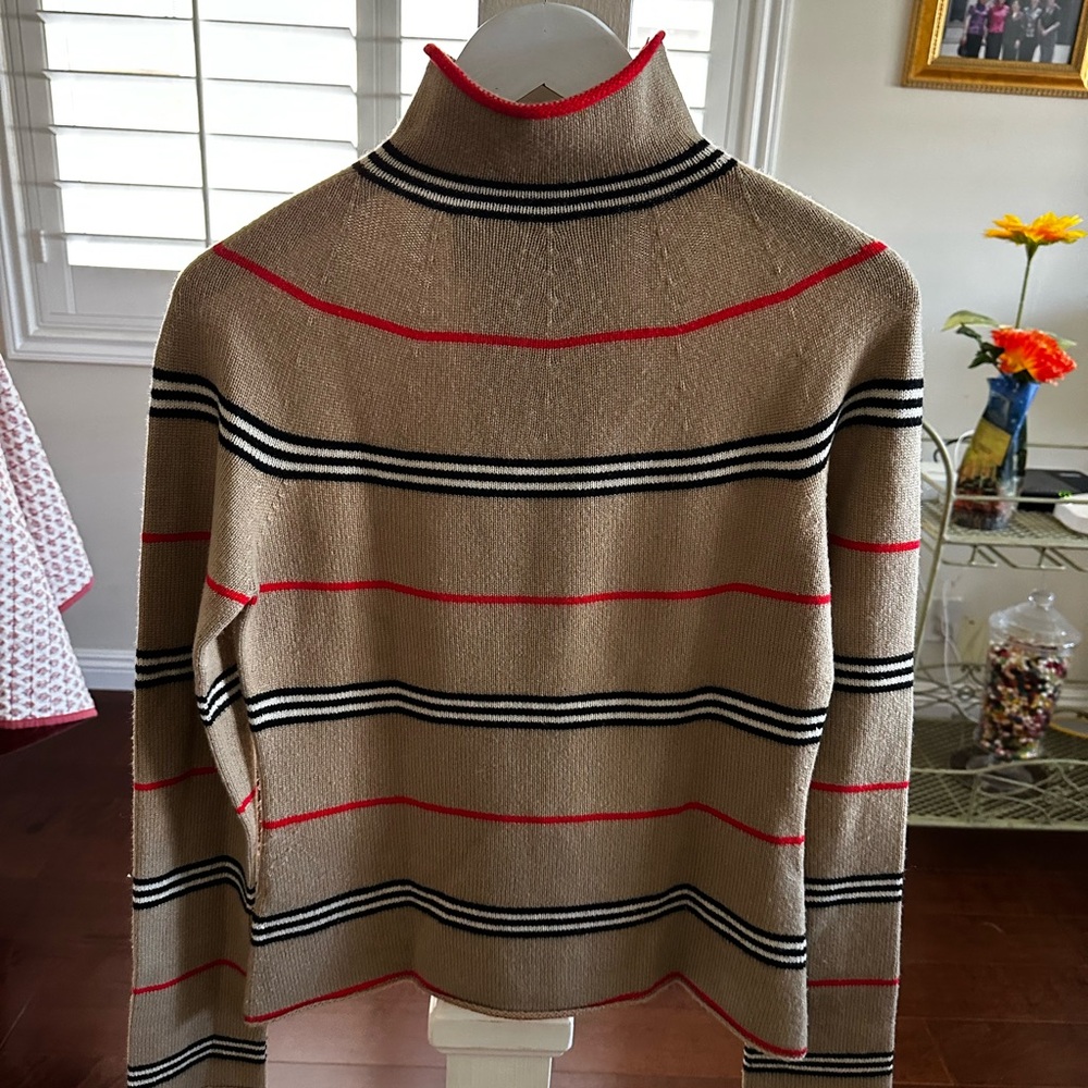 Burberry Beige Sweater with Black and Red Accents - Picture 6 of 11